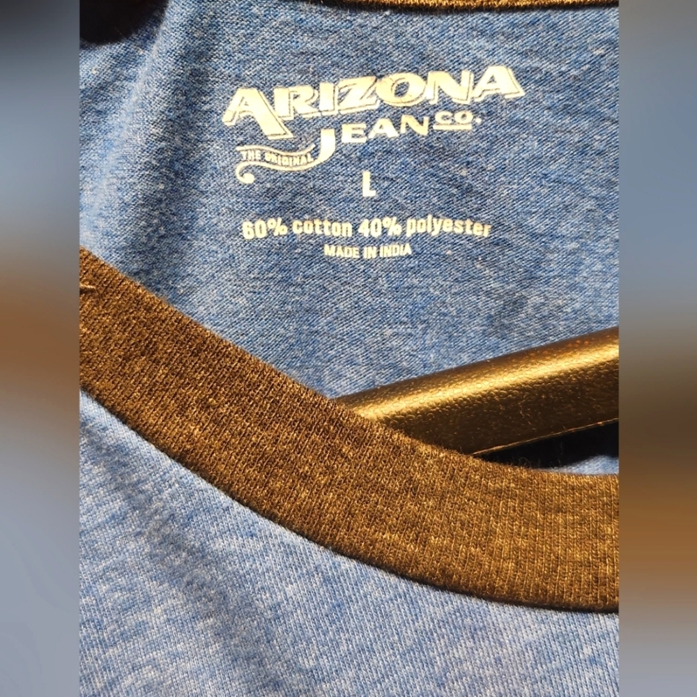 🛍 4/$20 🛍 Arizona Tshirt Size L - Picture 2 of 2